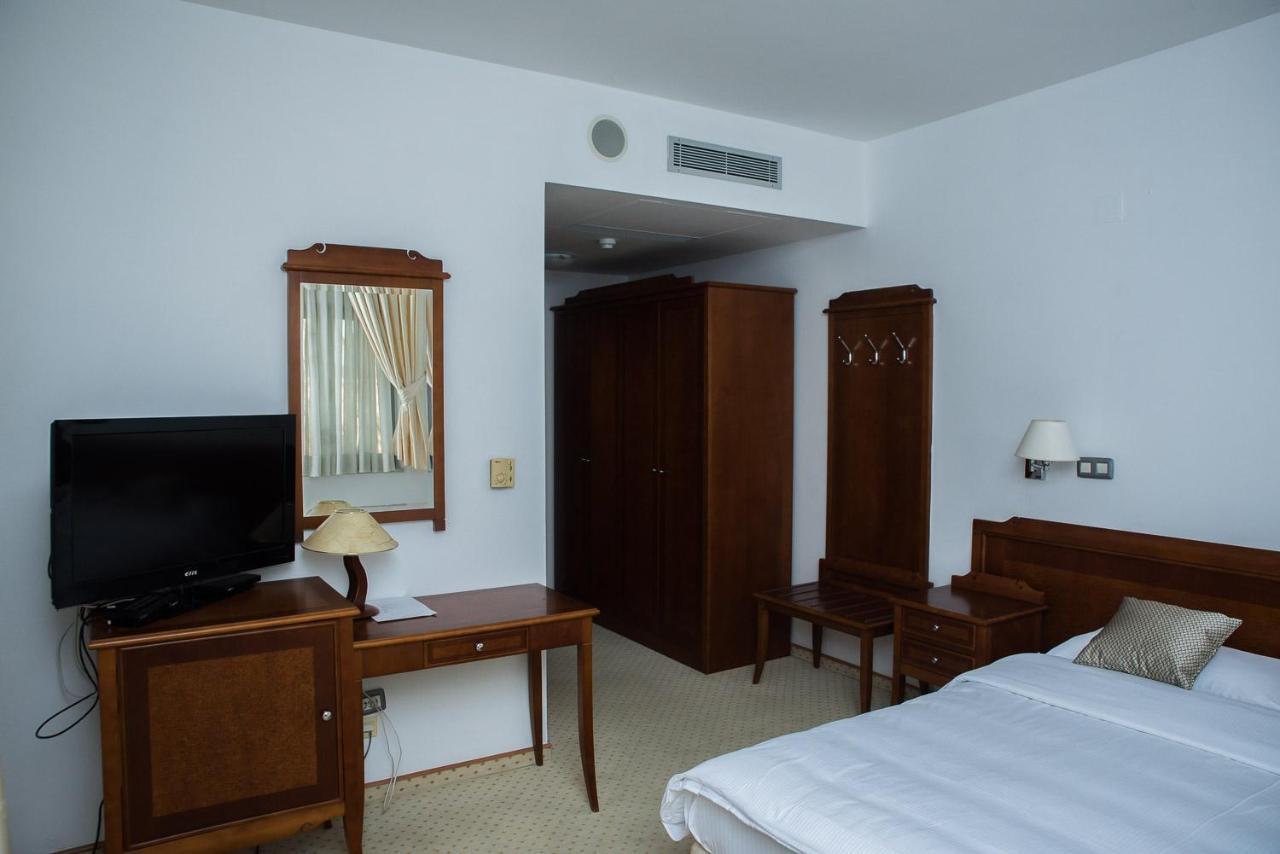 Hum Hotel