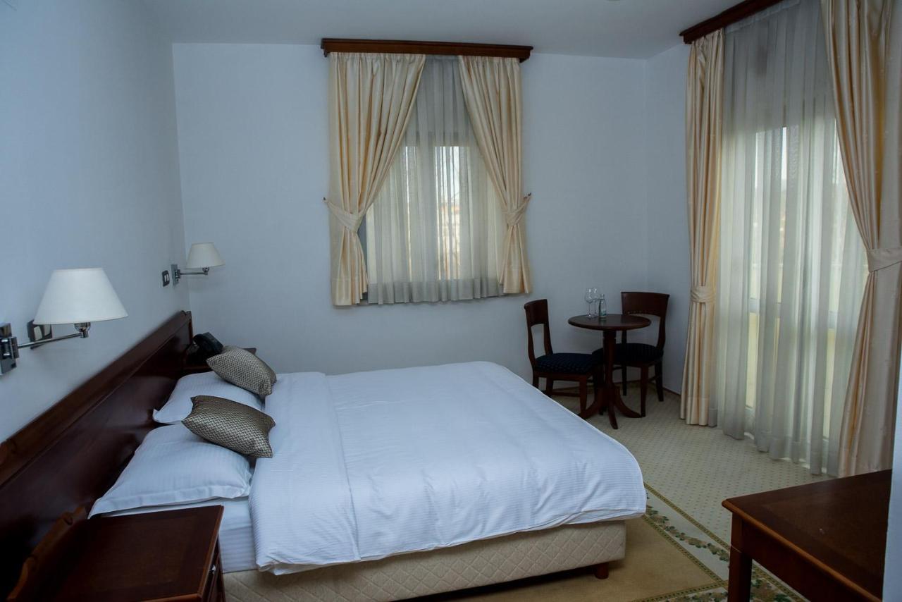 Hotel Hum
