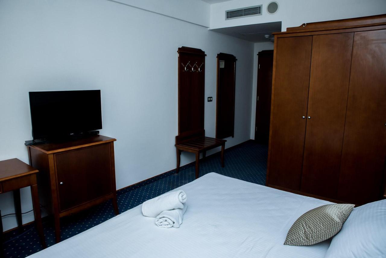 Hum Hotel