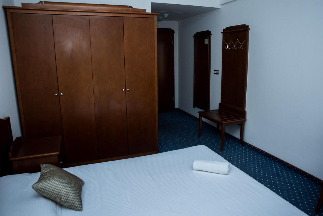 Hum Hotel